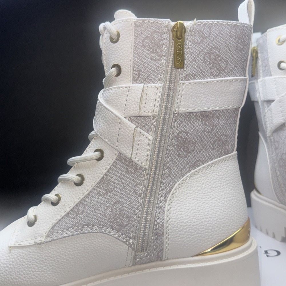 GUESS Women's Orana Combat Boo Ivory Logo Size 9M - Picture 11 of 14